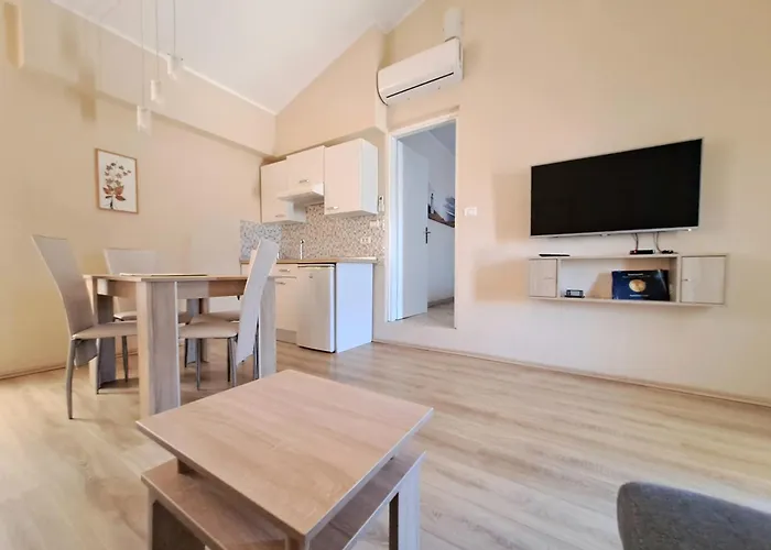 Ivan 아파트 풀라